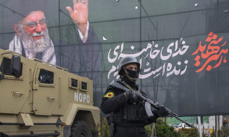 إيران: أمريكا تستعد لاستئناف عملياتها العسكرية بدعم من دول بالمنطقة