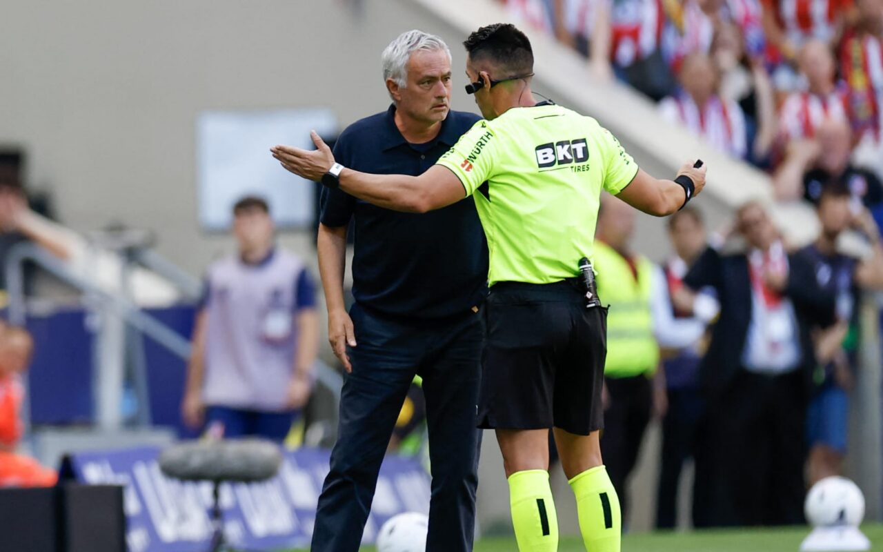 مورينيو يفتح النار على التحكيم في إسبانيا بعد خسارة ديربي مدريد