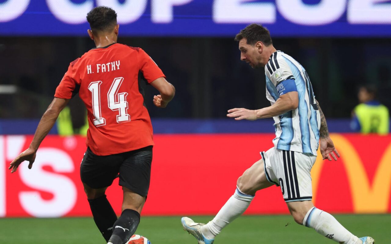 منتخب مصر يعلن غياب حمدي فتحي عن مباراة أنجولا بتصفيات أمم أفريقيا