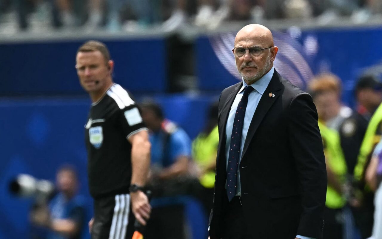 بعد حقبة تاريخية.. منتخب إسبانيا يكافئ مدربه بعقدٍ جديد وهذه مدته