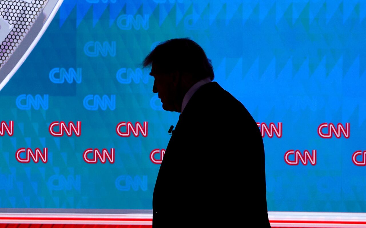 تضامنًا مع CNN.. شبكات تلفزيونية ترفض إرسال طاقم التغطية المشتركة لترامب