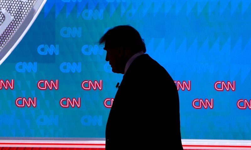 تضامنًا مع CNN.. شبكات تلفزيونية ترفض إرسال طاقم التغطية المشتركة لترامب