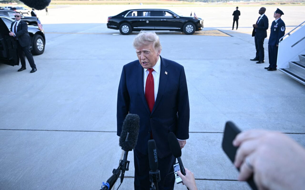 ترامب يرد على رفع CNN وMSNBC وPolitico دعوى قضائية ضد منعهم من دخول البيت الأبيض