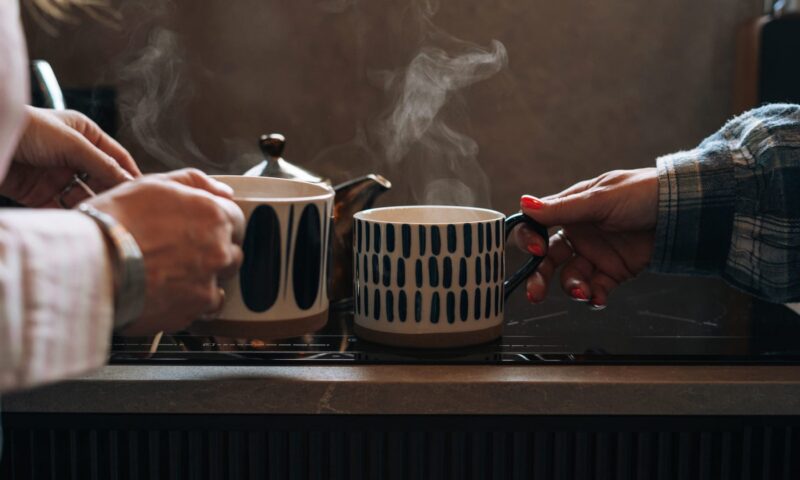 احذر.. حُبّك الشديد للمشروبات الساخنة قد يصيبك بمرض السرطان