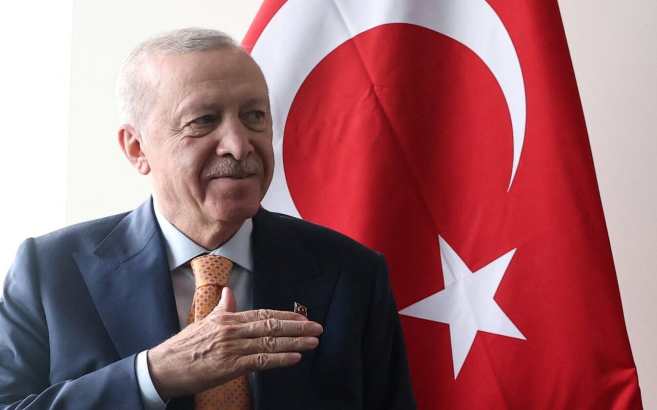“حديث عفوي” بين أردوغان وفيصل بن فرحان وريما بنت بندر.. هذا ما دار فيه