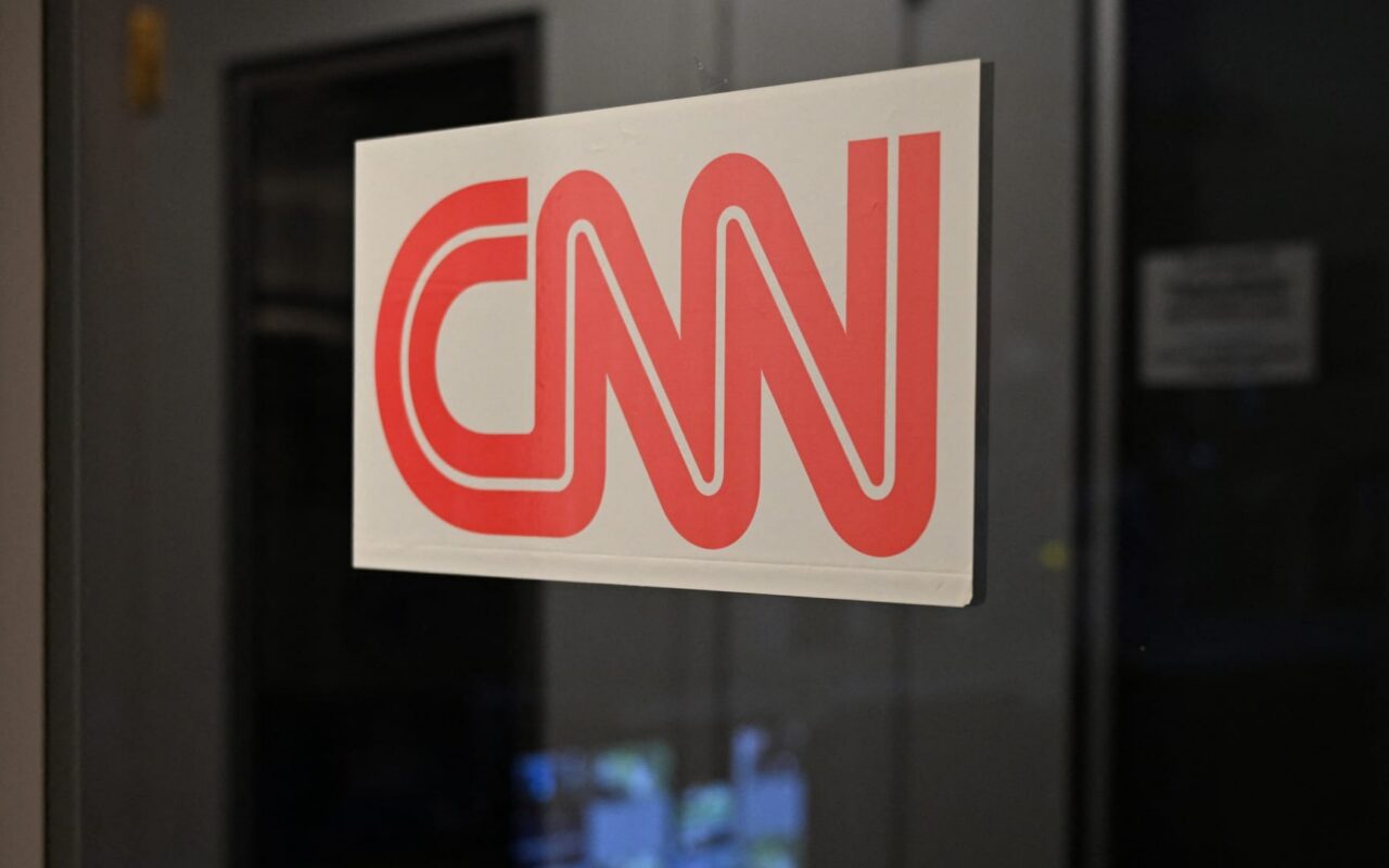 قاضي أمريكي يأمر إدارة ترامب بإعادة دخول شبكتي CNN وMS NOW وموقع Politico إلى البيت الأبيض