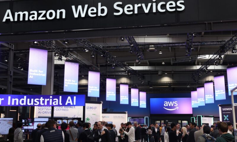 أمازون AWS تنفي تقارير عن نقل عملياتها الإقليمية من الإمارات إلى تركيا