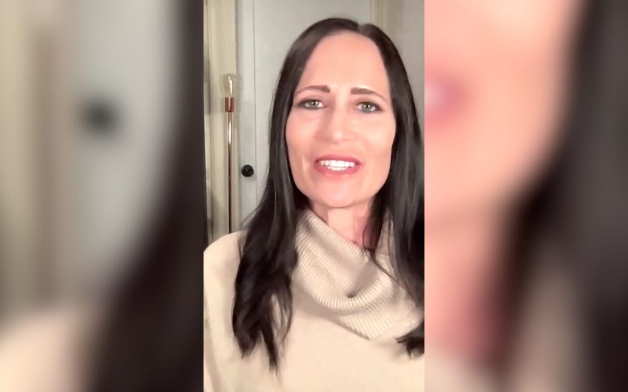 متحدثة سابقة باسمه: ترامب يميل للدكتاتورية ويصف الصحافة بـ “حيوانات”
