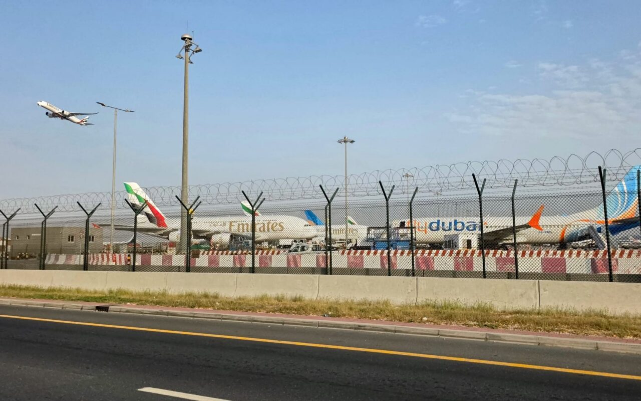 الإمارات: تعليق رحلات شركات الطيران الإيرانية من وإلى الدولة حتى إشعار آخر