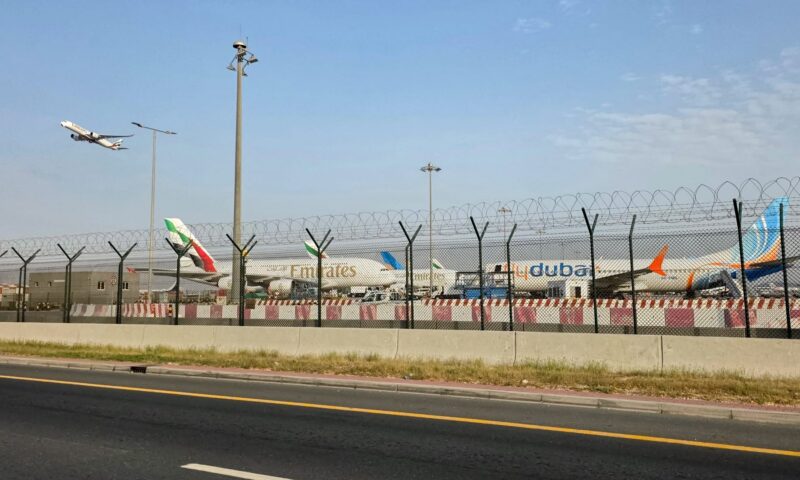 الإمارات: تعليق رحلات شركات الطيران الإيرانية من وإلى الدولة حتى إشعار آخر