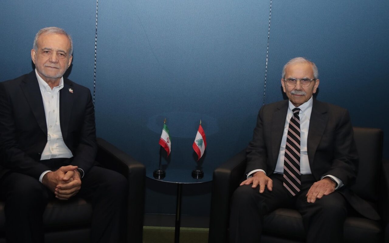 رئيس وزراء لبنان يلتقي بزشكيان ويؤكد: نتطلّع لبناء علاقة سليمة من دولة إلى دولة