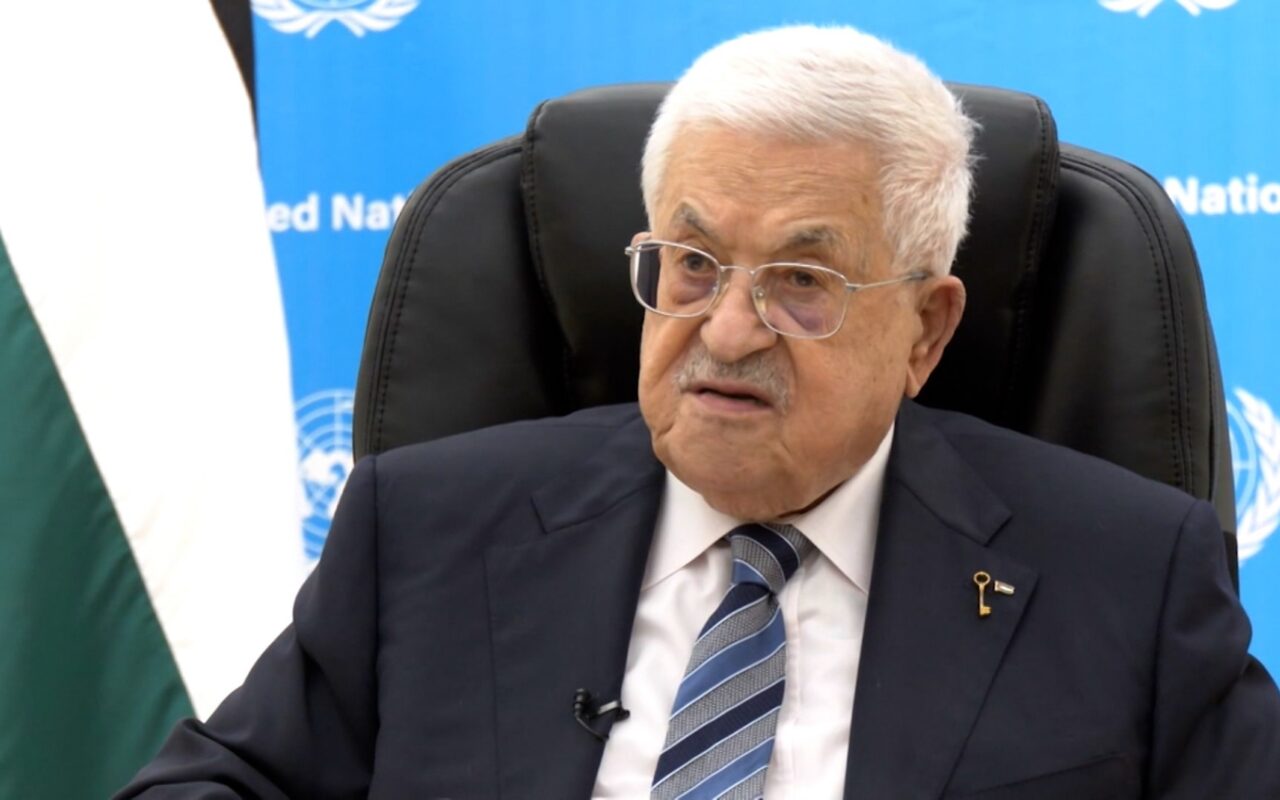 أبو مازن: نريد دولة فلسطينية غير مسلحة إلى جانب إسرائيل.. هل هذا ممكن؟