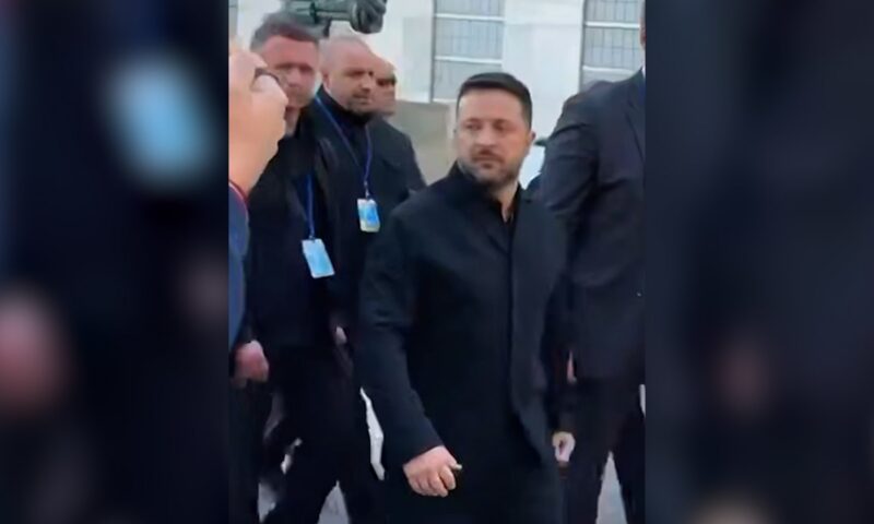 متى ستذهب إلى موسكو؟ شاهد كيف رد زيلينسكي على صحفي روسي في نيويورك
