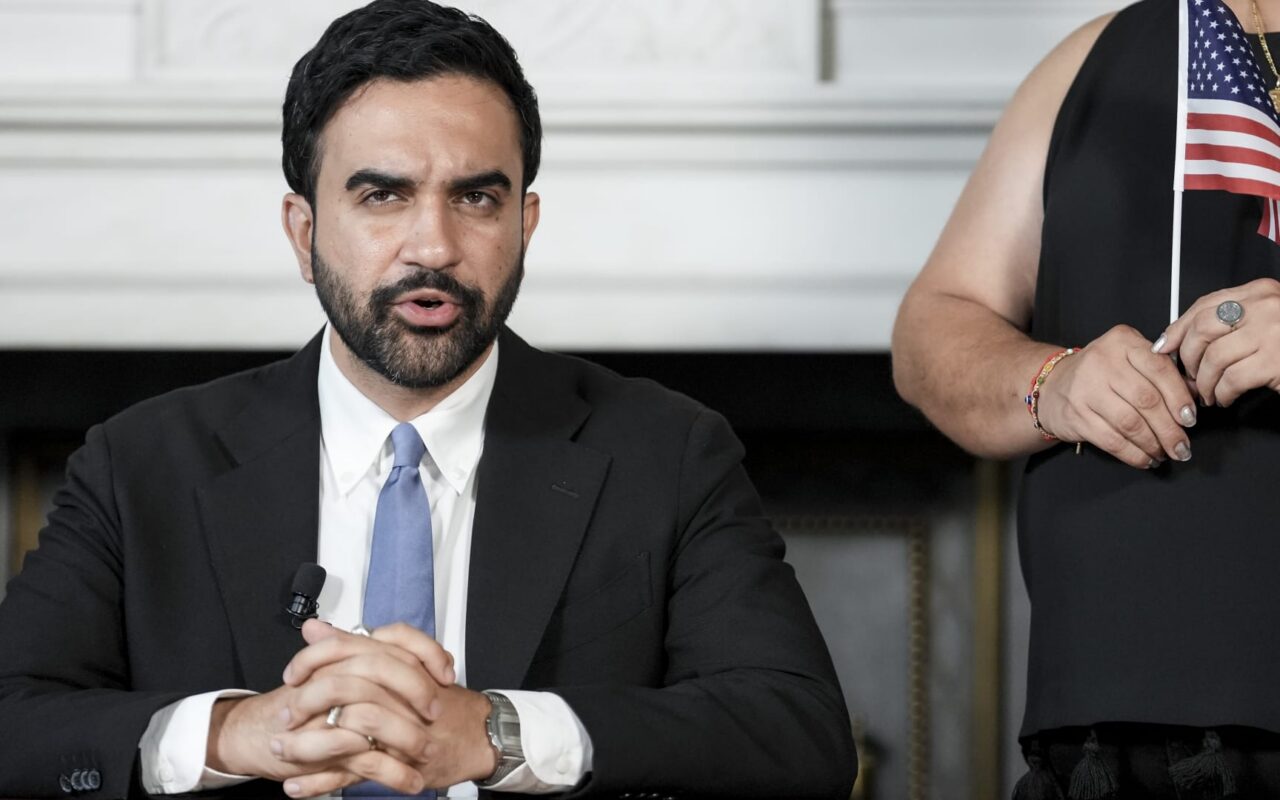 ردّاً على اتّهامه بـ”البصق في وجه الحقيقة”.. ممداني عن نتنياهو: “لا يزال مطلوباً بتهم ارتكاب جرائم حرب”