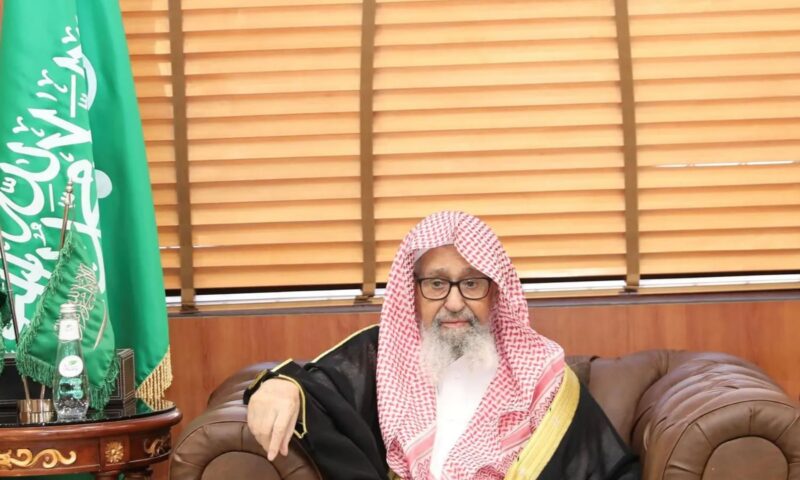 “إنكم تقاتلون عدوًا أفسد في البلاد”.. مفتي السعودية يوجه رسالة لقوات المملكة و”التحالف” في اليمن