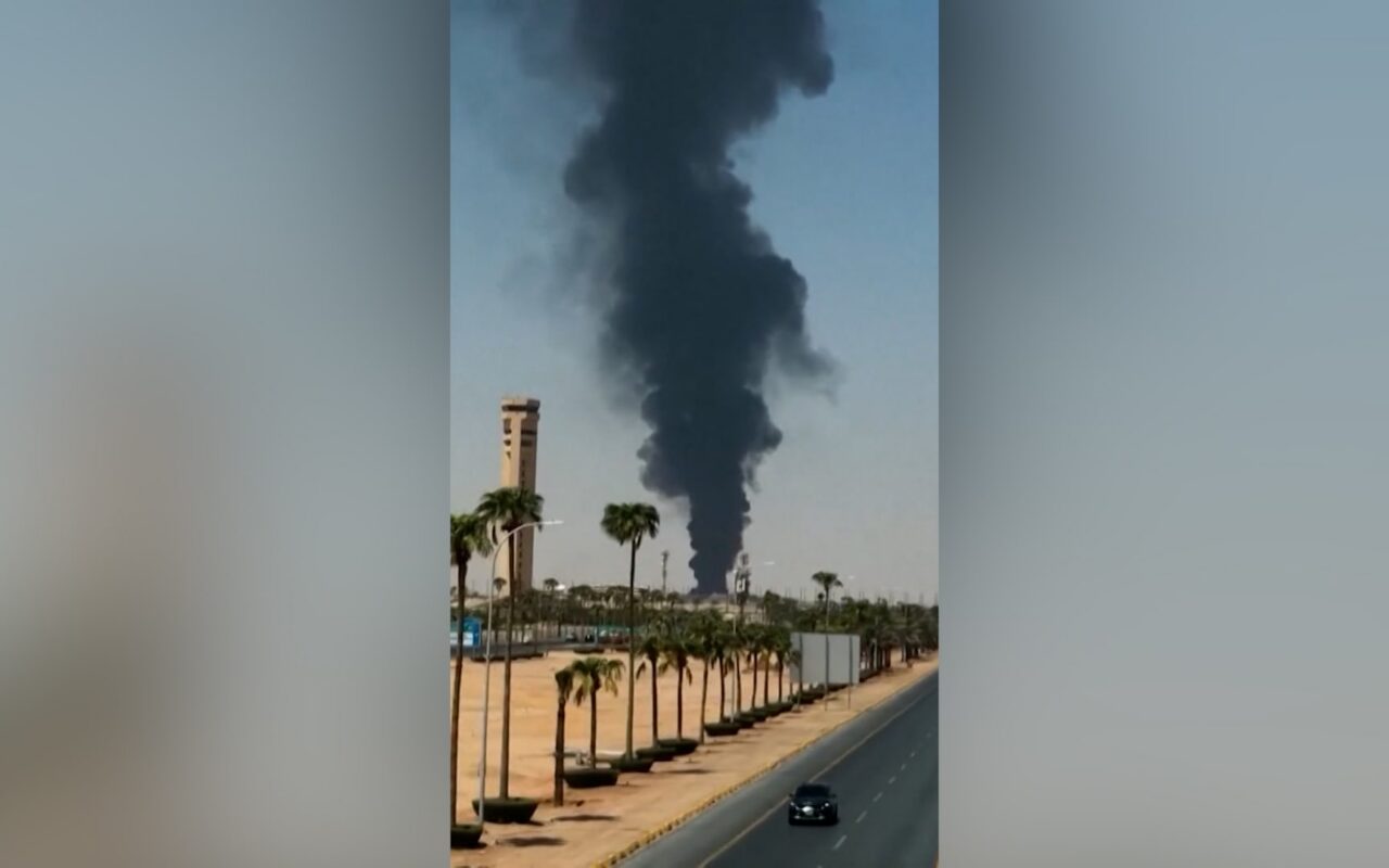 ترامب يتجنب الصراع بين السعودية والحوثيين.. فما تكلفة ذلك على الأمريكيين؟