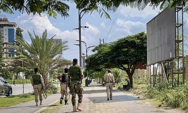 “أعداء الأمس” يقاتلون معًا ضد آبي أحمد.. ماذا يجري في إثيوبيا؟