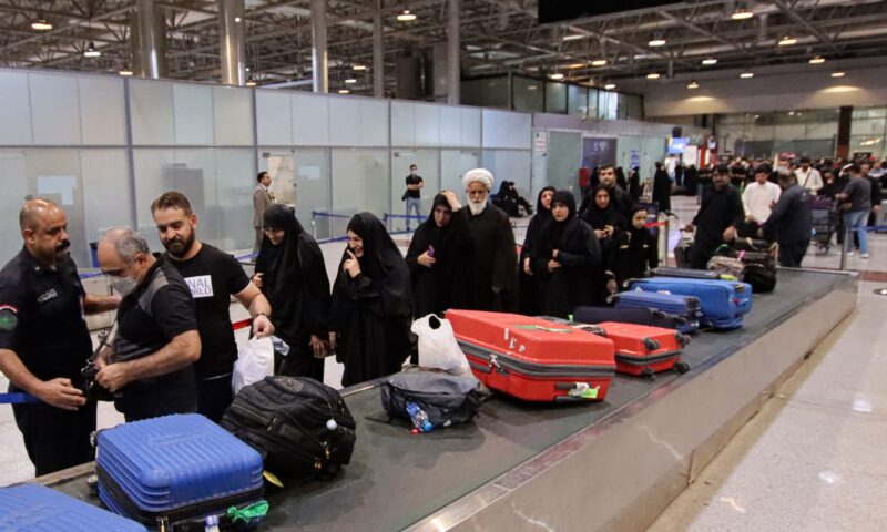 العراق.. مطار النجف يعلن إيقاف جميع الرحلات الجوية مع إيران