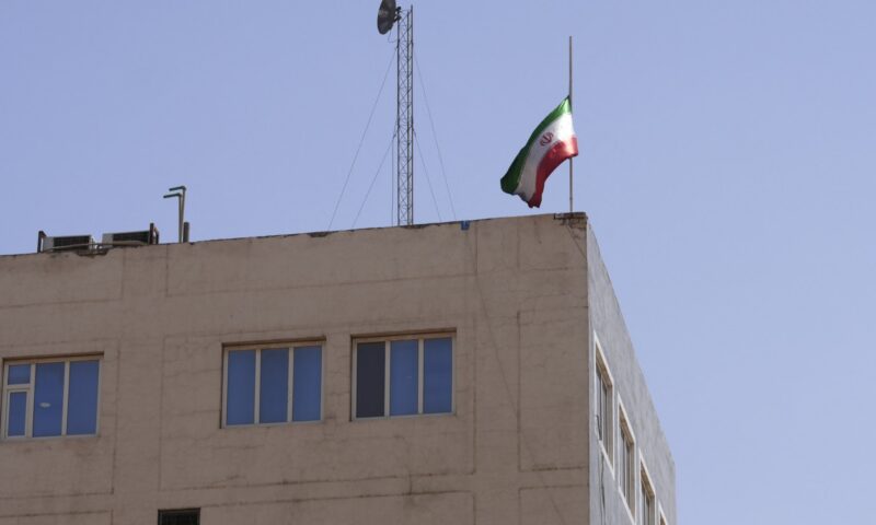 “يغلق أمام أكبر دولة شيعية”.. إيران تعلق على وقف رحلاتها إلى مطار النجف بالعراق