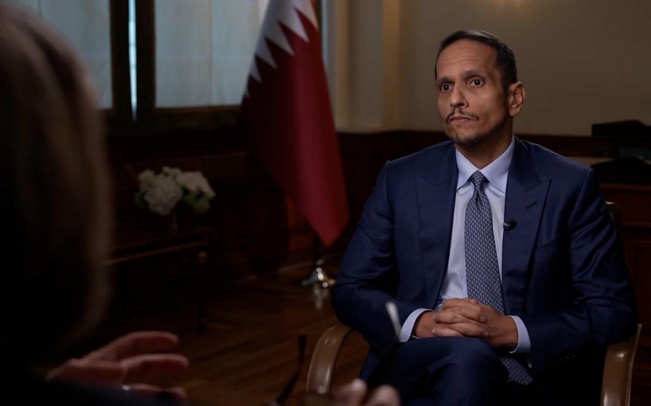 من المتضرر الأكبر من أزمة مضيق هرمز.. إيران أم أمريكا؟ رئيس وزراء قطر يجيب
