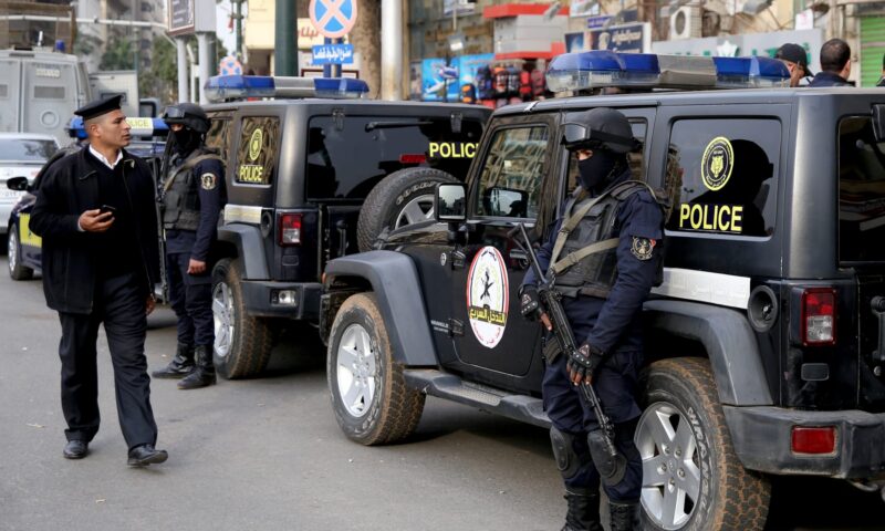 مصر.. الداخلية توضح ملابسات وفاة شخص بعد اعتقاله في قسم شرطة