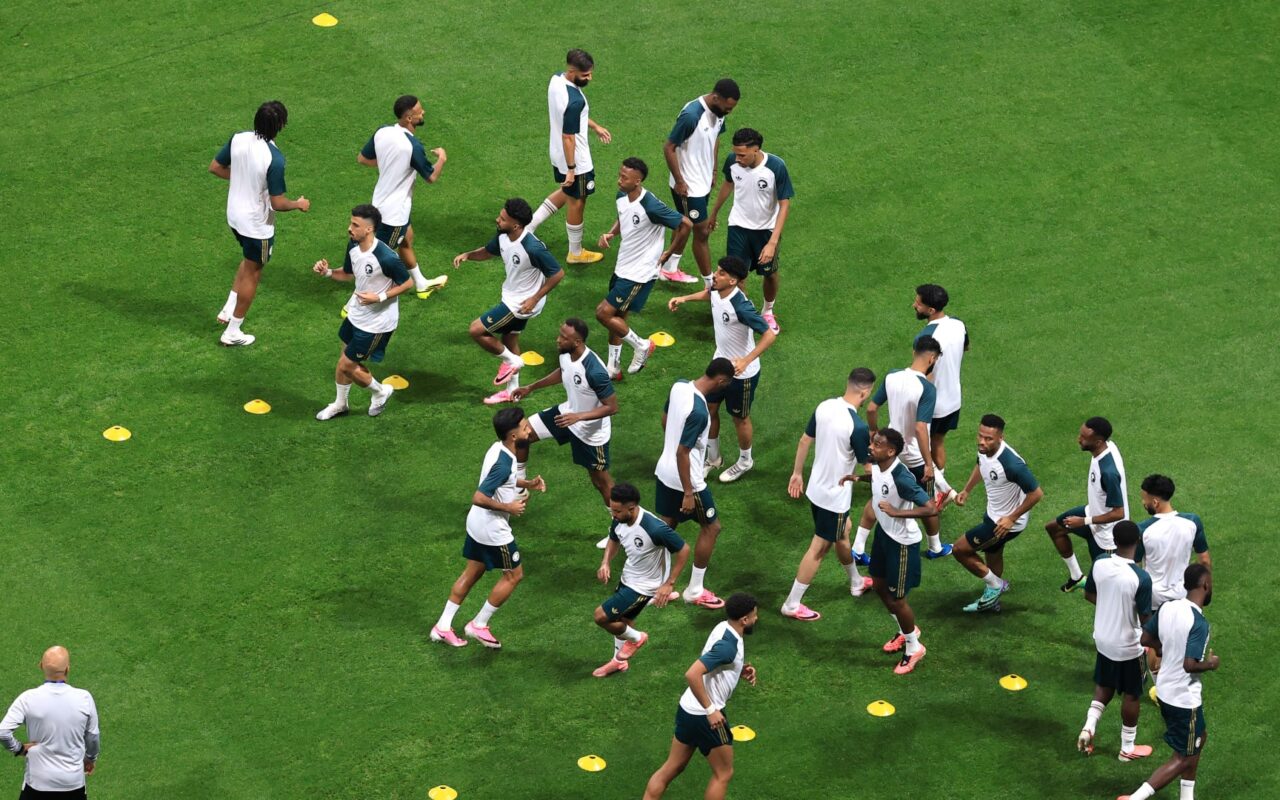 استبعاد لاعب جديد من معسكر السعودية قبل نصف نهائي “خليجي 27”