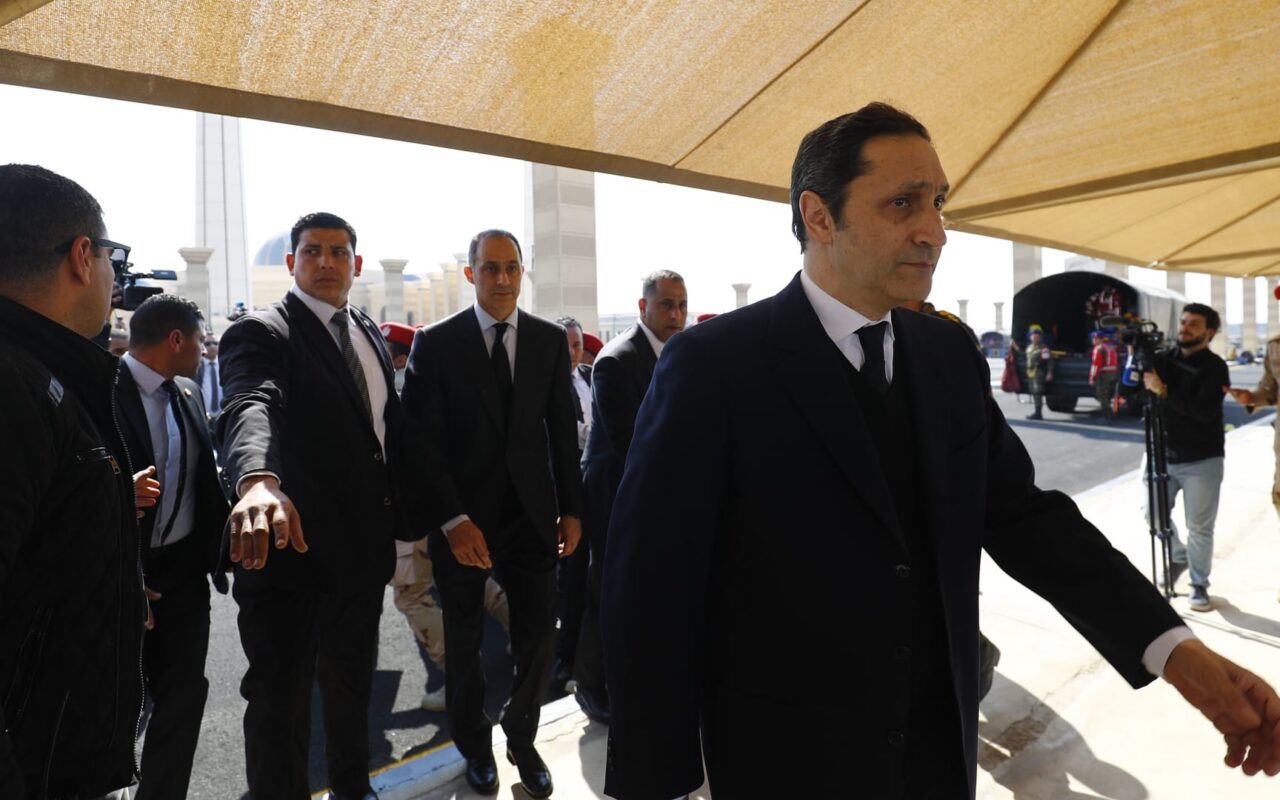 “ليس موطنا لتصفية الحسابات”.. علاء مبارك ينشر تدوينة عن “الشماتة في الموت”