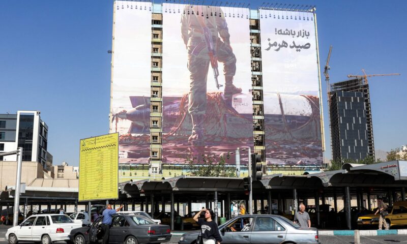 “سنتكوم” تعلق بعد تصريح قائد عسكري إيراني عن السيطرة الكاملة على مضيق هرمز