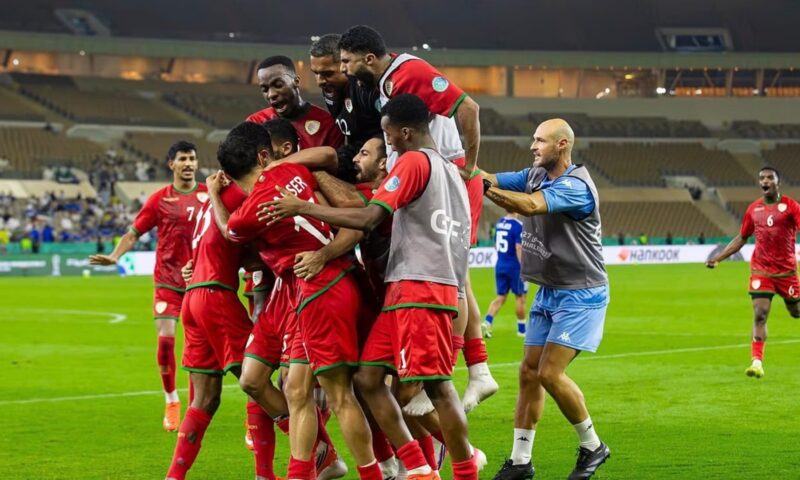 كاد أن يحول الأفراح إلى خيبة أمل.. احتفال لاعب عُمان أمام الكويت يثير جدلًا