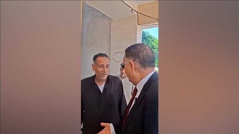 محافظ القليوبية ينتقد سوء النظافة بمدرسة ببنها: “إزاي أعلّم الناس النظافة والمدرسة مش نظيفة” (فيديو)