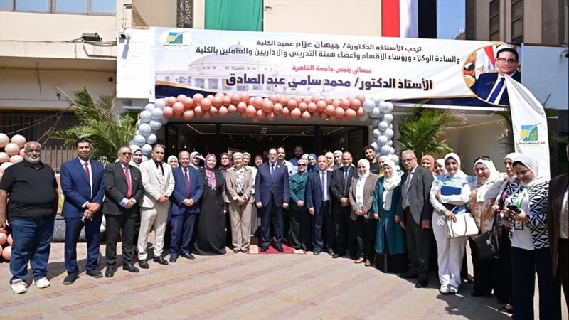 رئيس جامعة القاهرة يفتتح مدرج «25 يناير» بكلية التربية للطفولة المبكرة (صور)