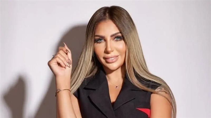 سارة خليفة تصل محكمة الجنايات مرتدية الزي الأبيض قبل النطق بالحكم