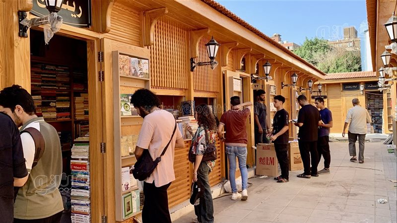 بين رفوف الأزبكية وخوادم الذكاء الاصطناعي.. من يملك ذاكرة الكتب (صور)