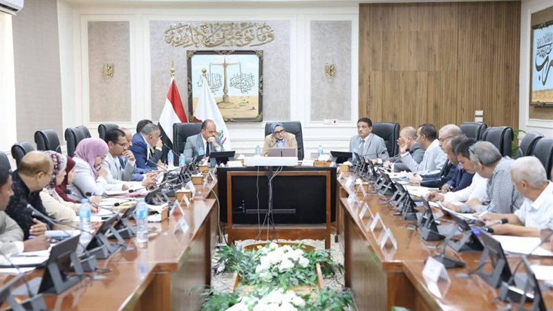 محافظ الوادي الجديد توجه بطرح 1000 فدان بكل مركز لدعم الاستثمار الزراعي