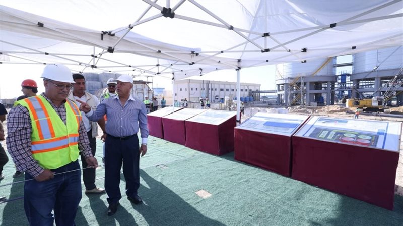 وزير النقل يتفقد مواقع العمل بمشروع تطوير وتوسعة ميناء العريش البحري
