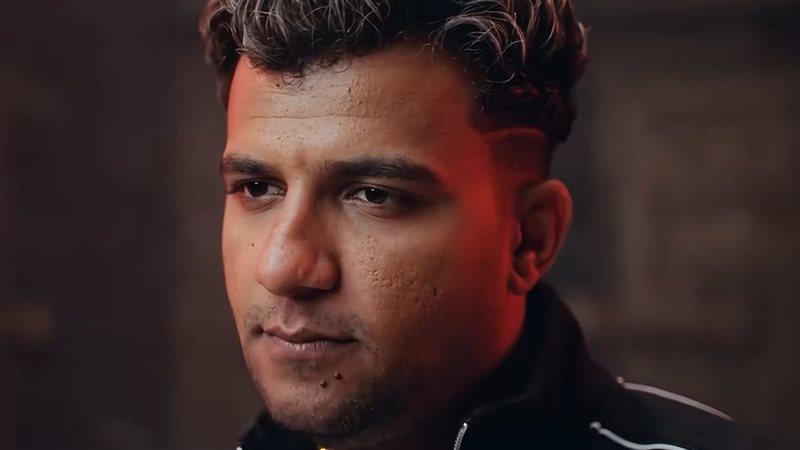 عصام صاصا يتصدر تريند اليوتيوب بـ “موعتش يوم على أبويا”