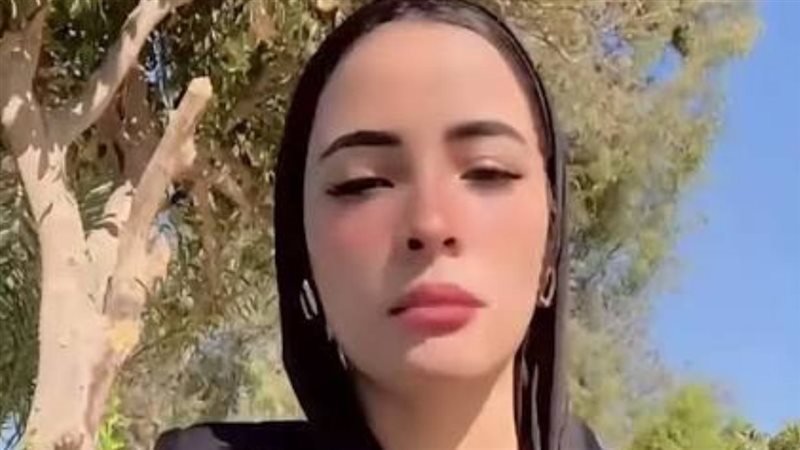 أول ظهور لدينا عزت بمنزلها بعد إخلاء سبيلها في اتهامها بنشر أخبار كاذبة