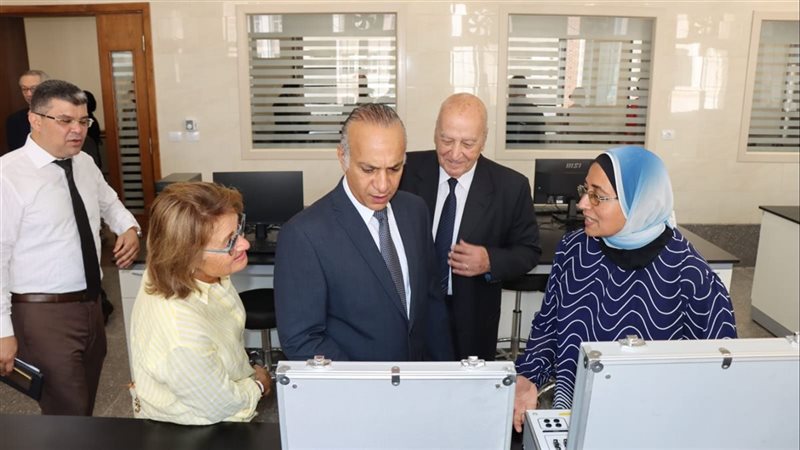 مجلس أمناء جامعة الإسكندرية الأهلية يتابع انتظام الدراسة ويستمع إلى آراء الطلاب