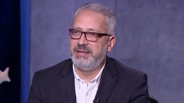 تامر أمين يُدافع عن اعتذار أحمد العوضي بشأن ياسمين عبد العزيز .. ماذا قال؟