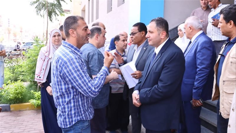 محافظ دمياط يوجه بالإسراع في إنهاء معاملات المواطنين بالمركز التكنولوجي