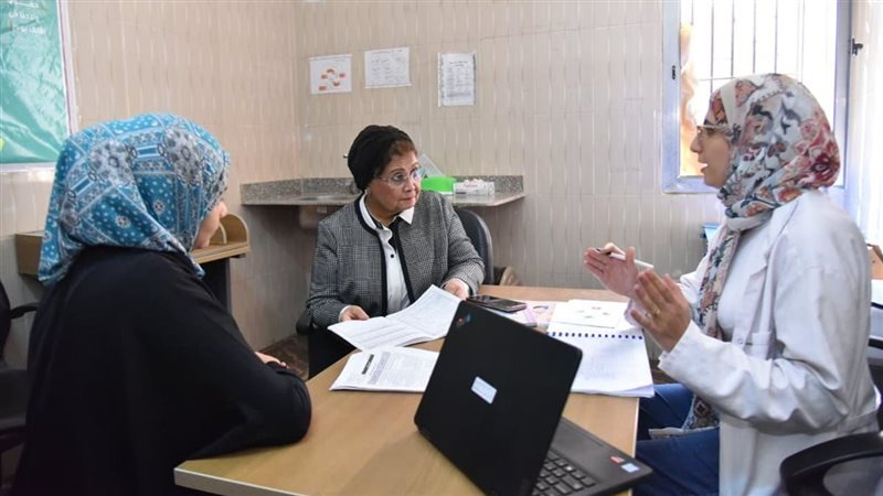 نائب وزير الصحة توجه بسد العجز وتدريب كوادر المشورة الأسرية بمنطقة بدر الطبية