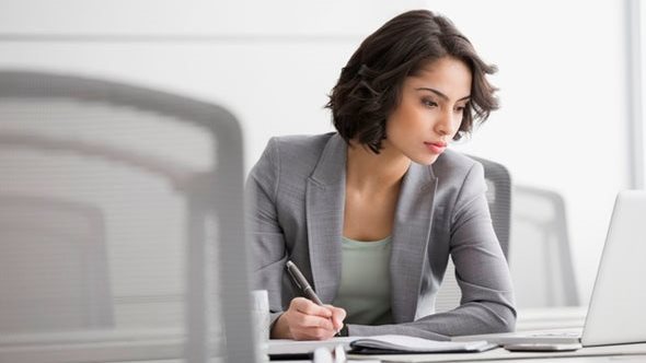 المرأة المصرية في مواقع صنع القرار.. حضور متزايد ومكتسبات تاريخية