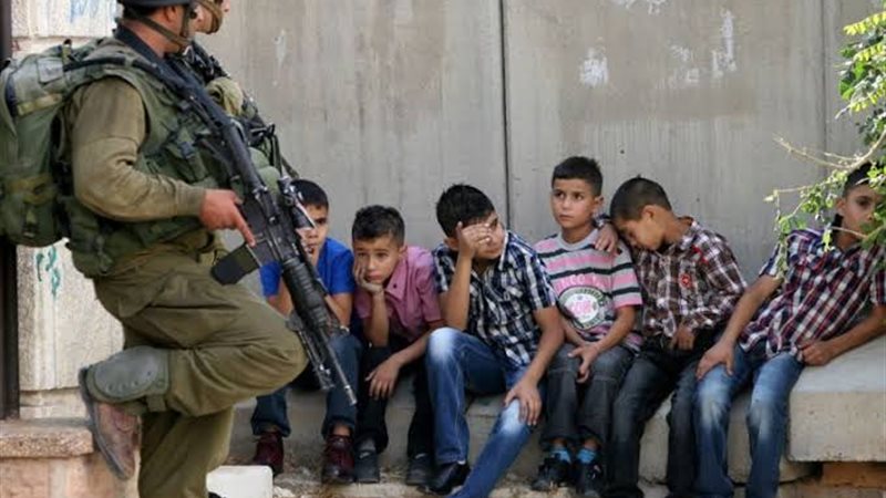 سلطات الاحتلال اعتقلت ألفي طفل فلسيطيني بينهم رضيع وآخرون دون سن العاشرة، ما القصة؟