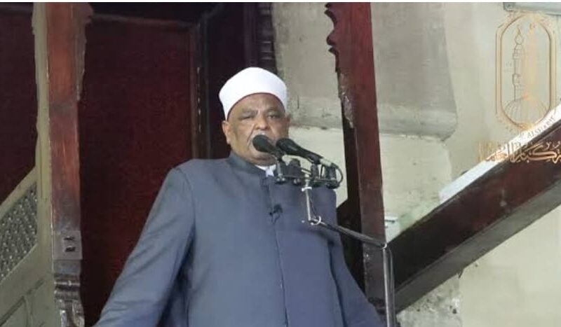 عباس شومان من منبر الجامع الأزهر: إهانة المعلم تنذر بسقوط المجتمعات