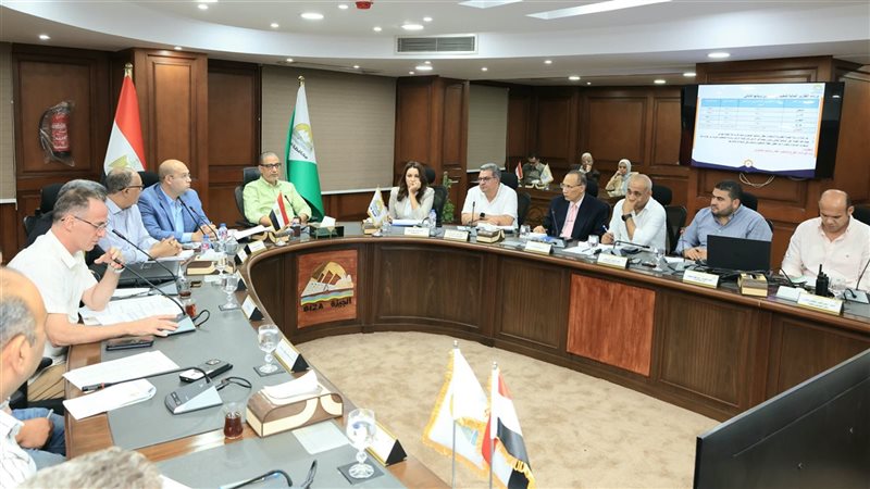 الجيزة في ثوب جديد، المحافظ يوجه بإعداد دراسة شاملة لتطوير شارع فيصل وإعادة تخطيط عزبة الصفيح