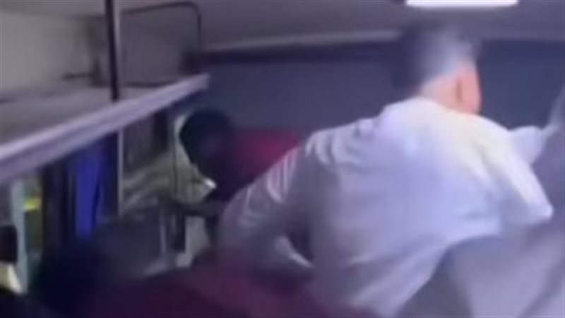 مطاردة وتحطيم، لحظات رعب داخل باص طالبات بالدقهلية توثقها الكاميرات (صور وفيديو)