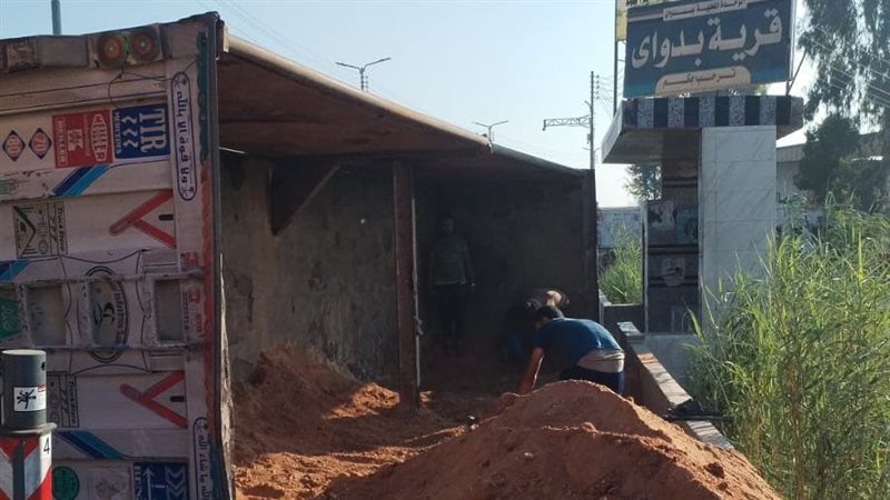 انقلاب سيارة محملة بـ 8 عربيات «زيرو» بـ10 ملايين جنيه في القاهرة