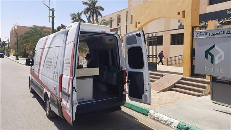 لتسهيل الخدمات، سيارة المركز التكنولوجي المتنقل تجوب أحياء وقرى الخارجة بالوادي الجديد