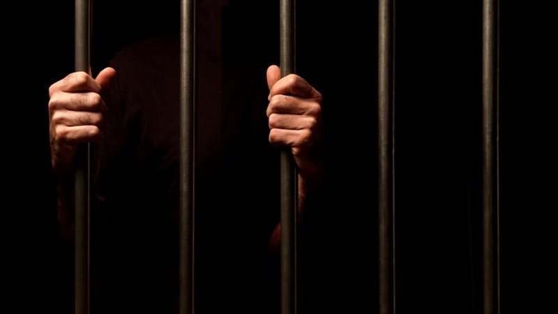 تجديد حبس طالب متهم بإدارة صفحة لبيع الأسلحة البيضاء بالجيزة