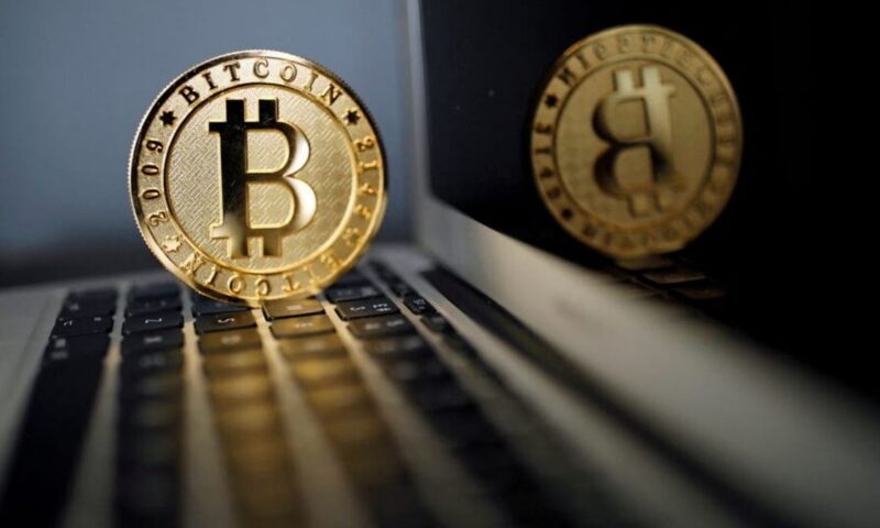 مشتريات السوق الفورية تدعم بيتكوين فوق 80 ألف دولار رغم رفع الفائدة الأميركية